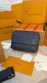 LOUIS VUITTON - SAC FASTLINE MESSENGER BLUE - Image 2