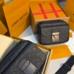 LOUIS VUITTON - SAC MESSENGER S LOCK