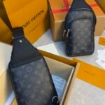 LOUIS VUITTON - SAC AVENUE SLINGBAG PM