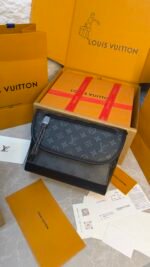LOUIS VUITTON - SAC PULSE MESSENGER - Image 2