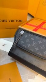 LOUIS VUITTON - SAC PULSE MESSENGER - Image 3