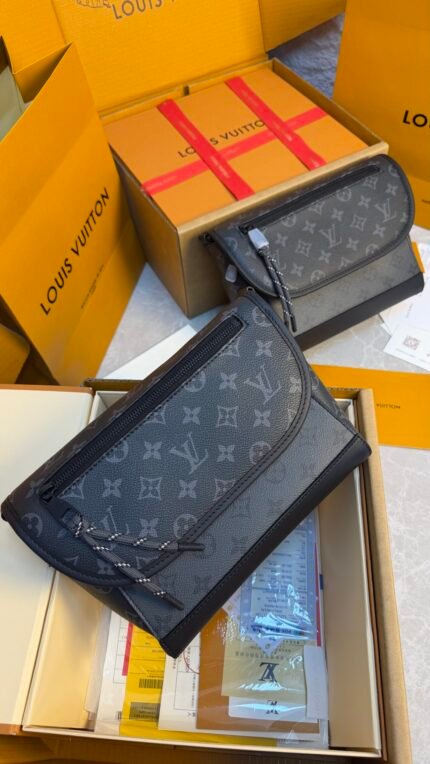 LOUIS VUITTON - SAC PULSE MESSENGER