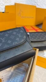 LOUIS VUITTON - SAC PULSE MESSENGER - Image 4