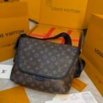 LOUIS VUITTON - SAC MESSENGER MACASSAR