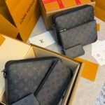 LOUIS VUITTON - TRIO MESSENGER