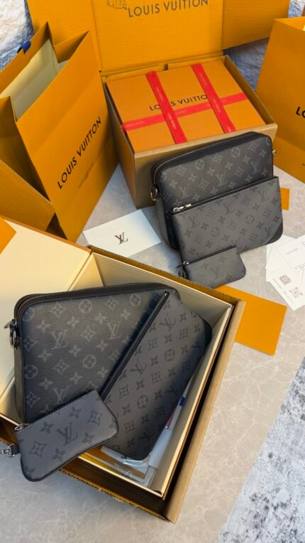 LOUIS VUITTON - TRIO MESSENGER