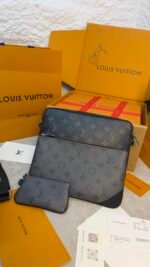 LOUIS VUITTON - TRIO MESSENGER - Image 2