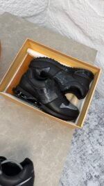 LOUIS VUTITON RUN AWAY - Image 4