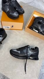 LOUIS VUTITON RUN AWAY - Image 3