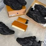 LOUIS VUITTON - TACTIC