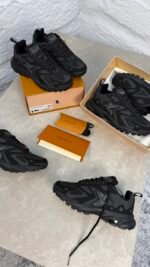 LOUIS VUITTON - TACTIC