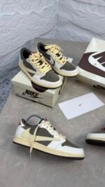 NIKE Travis Scott x Air Jordan 1 Low - OG Reverse Mocha - Image 2