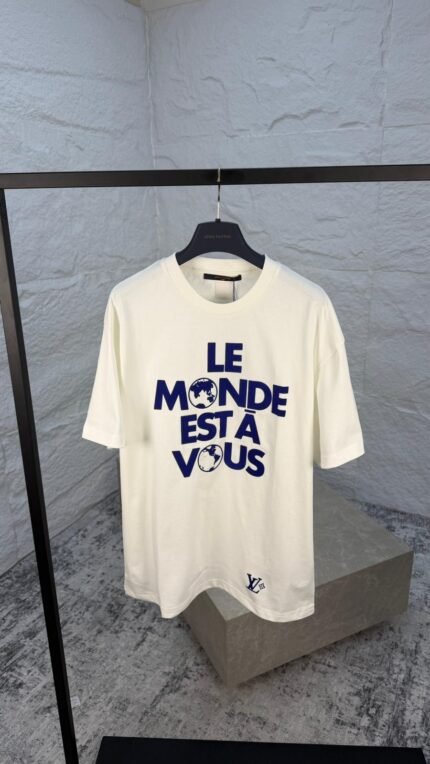 LV - LE MONDE EST À VOUS