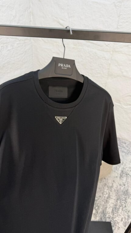 PRADA - PLAQUE BLACK
