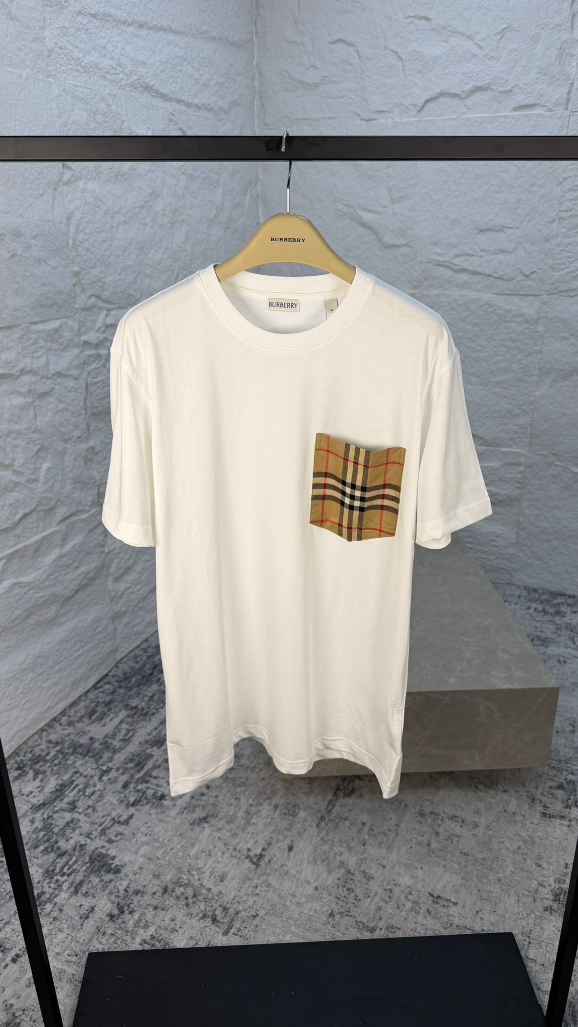 WhatsApp Image 2026-03-28 at 4.57.49 PM BURBERRY - Poche Blanc - Image 1